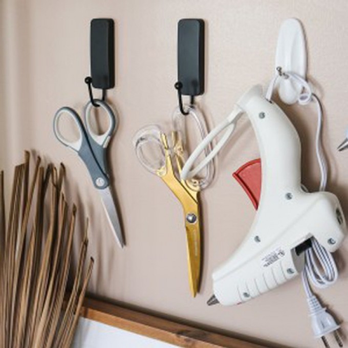 Średni haczyk COMMAND, 1 haczyk + 2 małe paski, czarny