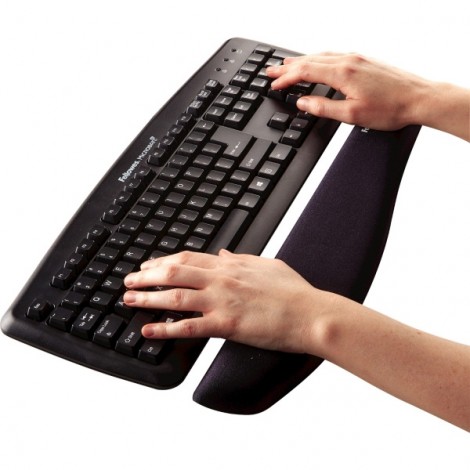 Podkładka pod klawiaturę Fellowes PlushTouch ergonomiczna, piankowa, czarna, Fellowes, 47.5x6.2 cm Podkładka pod klawiaturę Fellowes PlushTouch ergonomiczna, piankowa, czarna, Fellowes, 47.5x6.2 cm