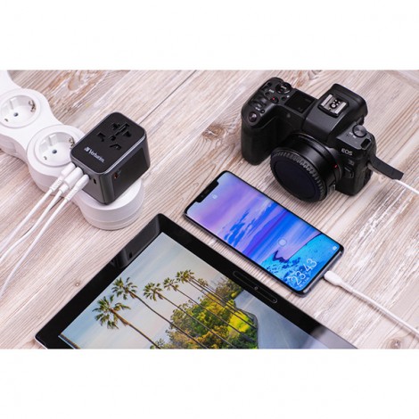 Verbatim, Adapter podróżny World-to-World Verbatim UTA-03 USB-A, USB-C, czarny, 30 W
